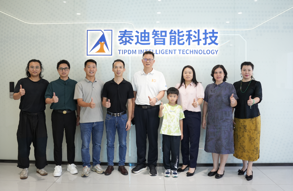 黄埔街道商会领导一行莅临泰迪智能科技参观交流
